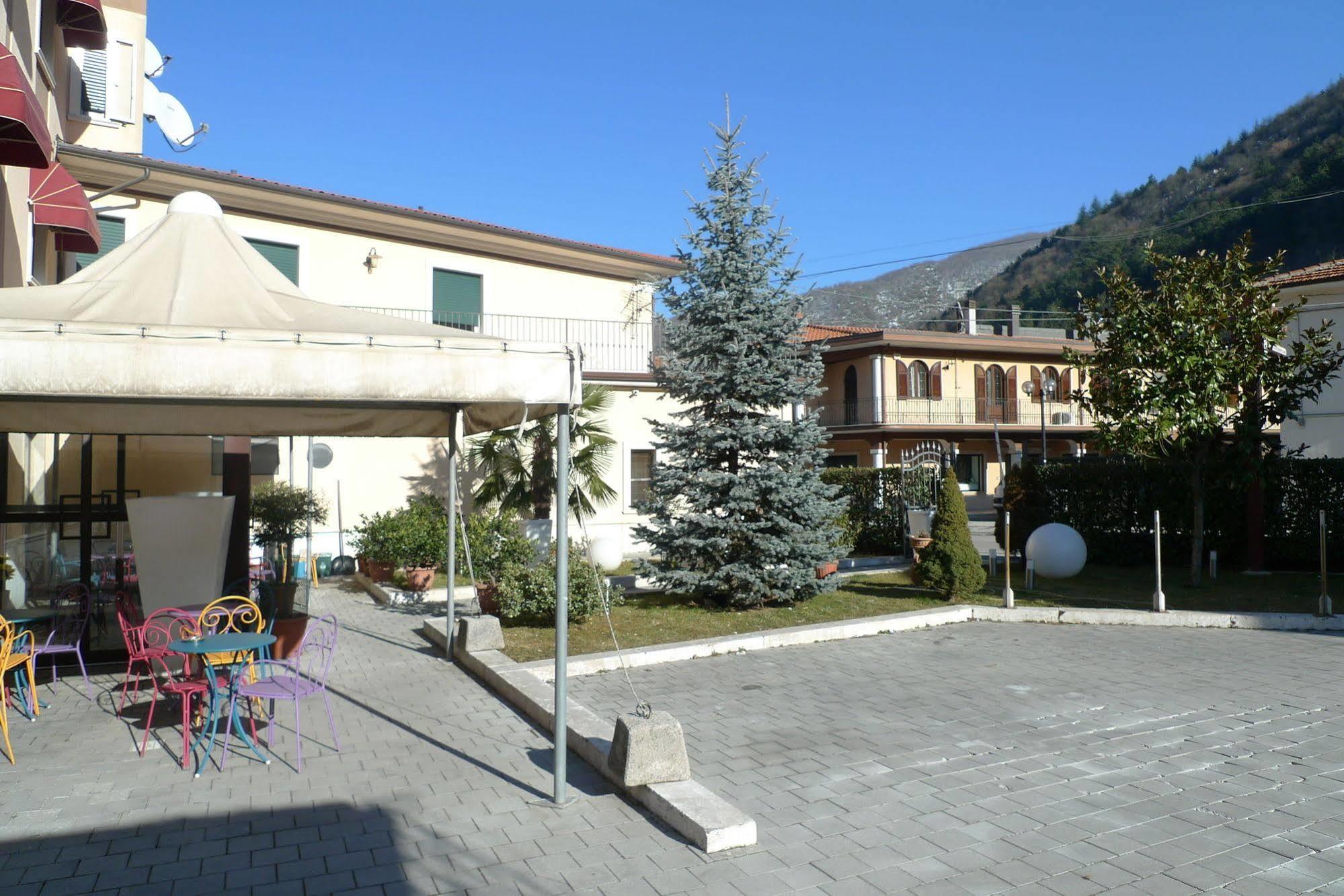 Hotel De Meis Capistrello Eksteriør bilde