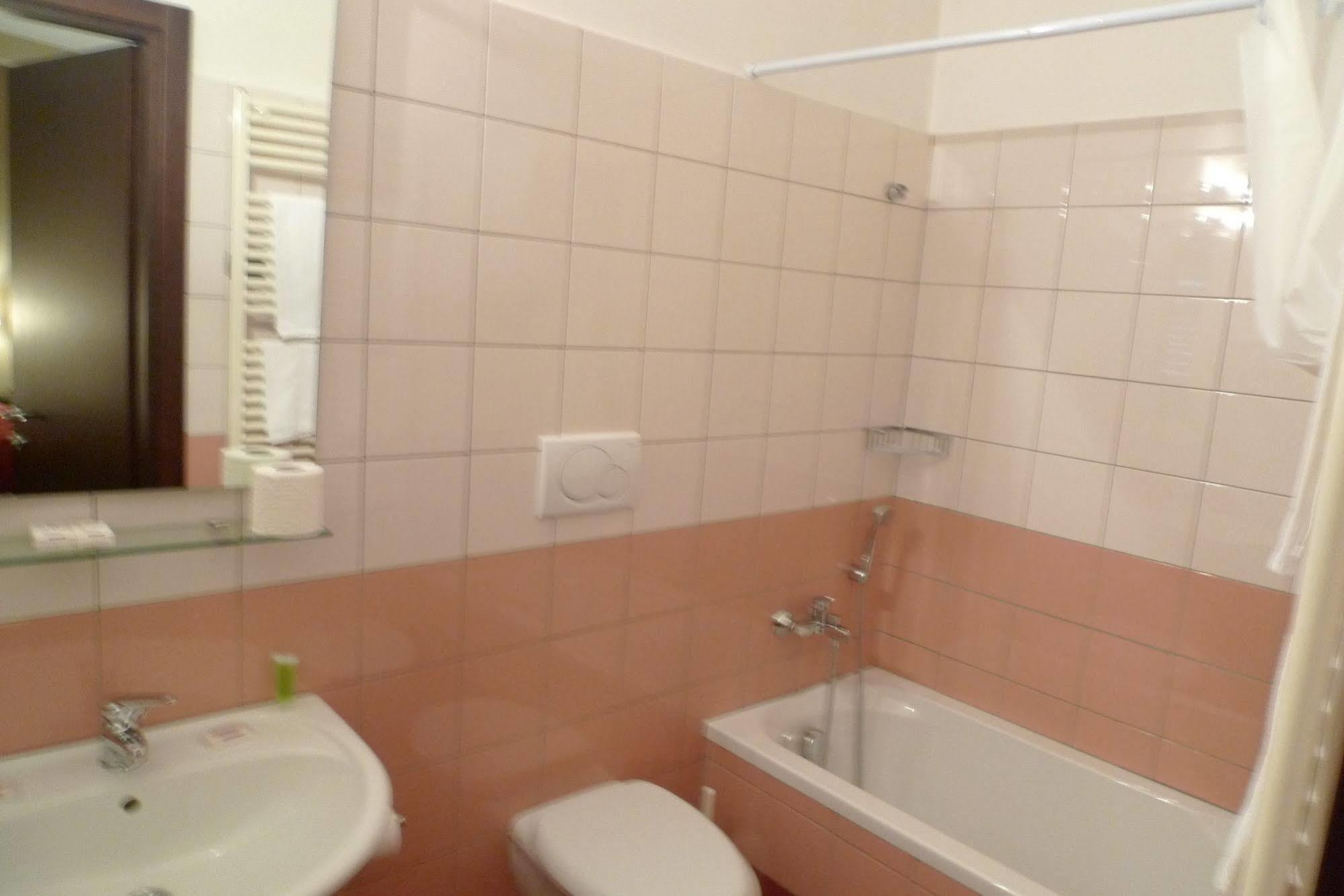 Hotel De Meis Capistrello Eksteriør bilde