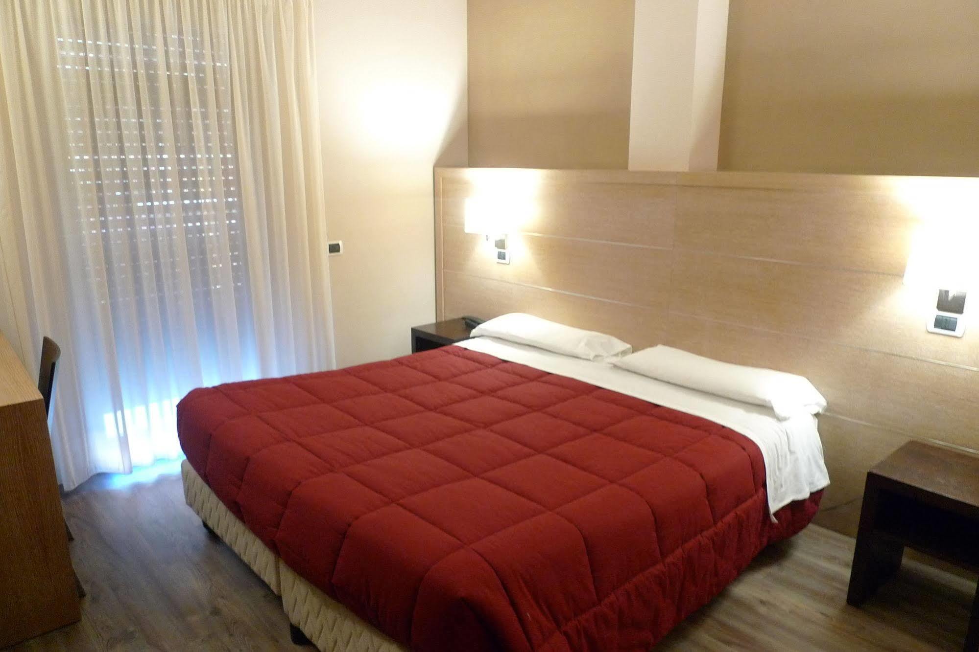 Hotel De Meis Capistrello Eksteriør bilde