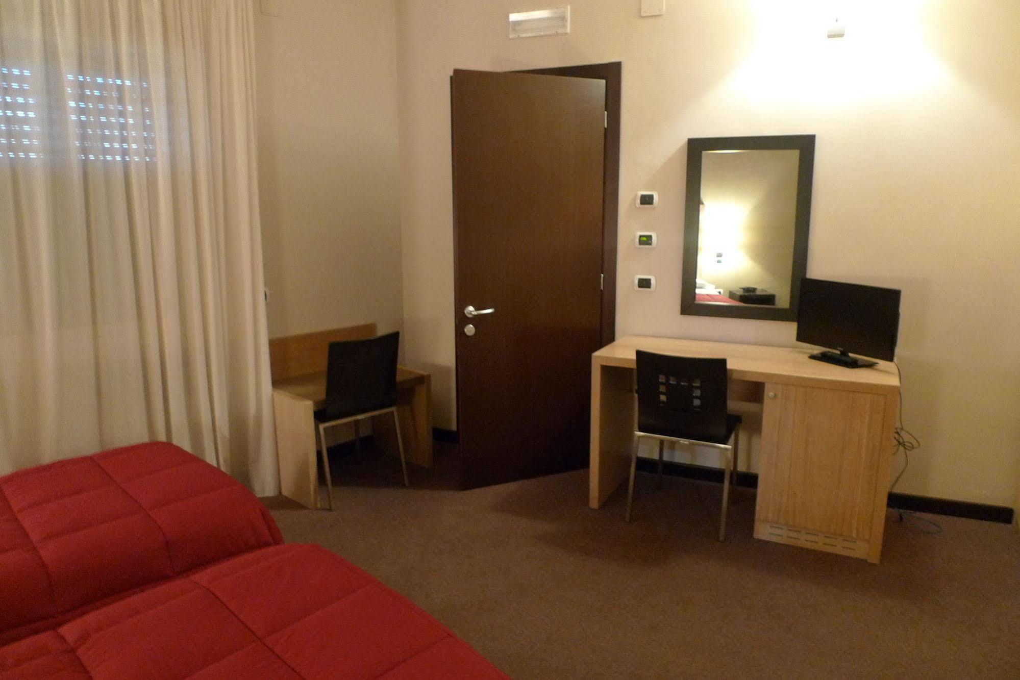 Hotel De Meis Capistrello Eksteriør bilde