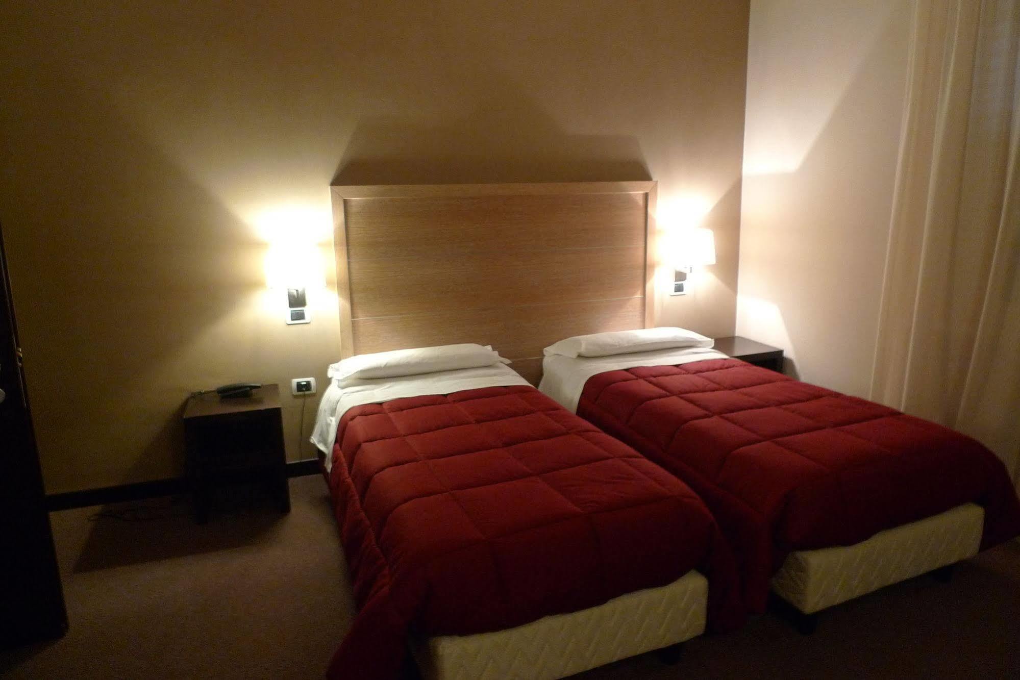 Hotel De Meis Capistrello Eksteriør bilde