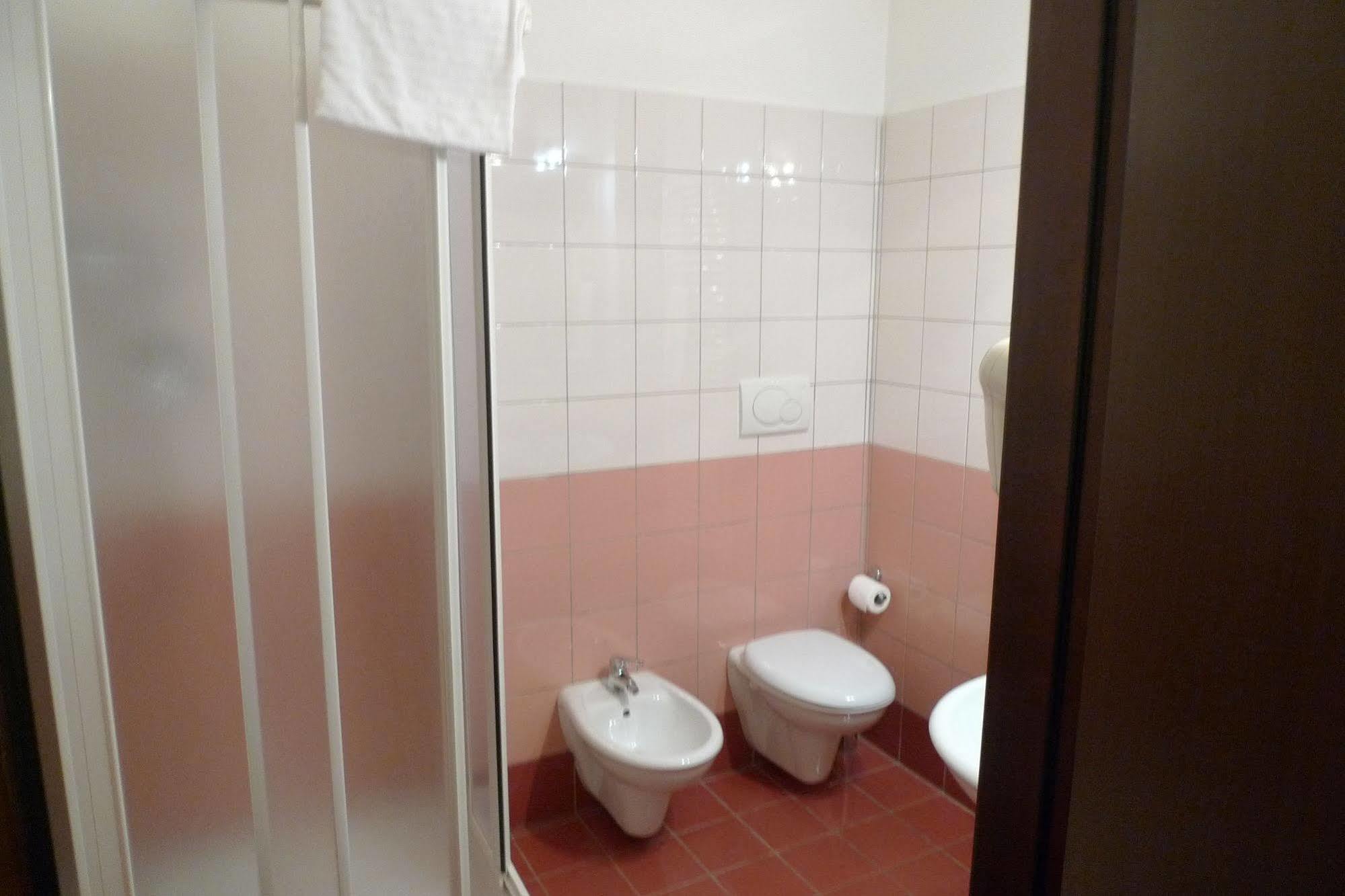 Hotel De Meis Capistrello Eksteriør bilde